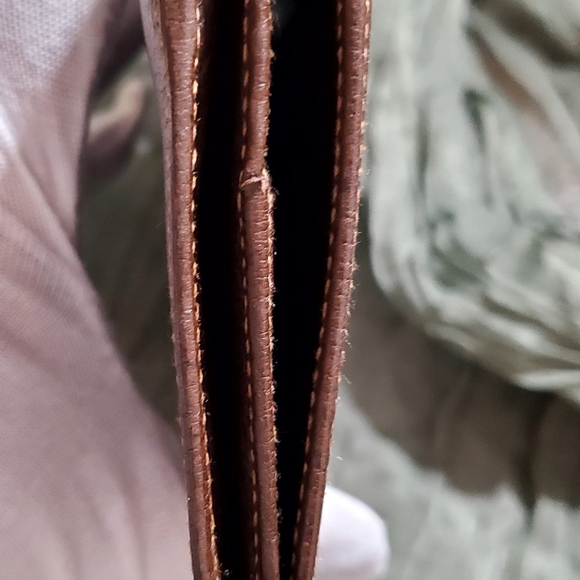 Gucci Vintage Leather Bi-Fold Wallet - Picture 4 of 10